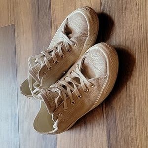 💛 Size 8 Converse Tan with metallic gold shoes